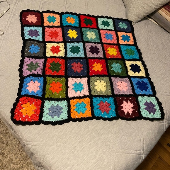 Granny Square Lap Blanket Afghan in beautiful preowned condition - Picture 2 of 5